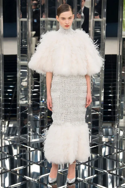 Look 60